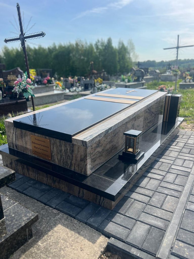Grobowiec granitowy Brzesko