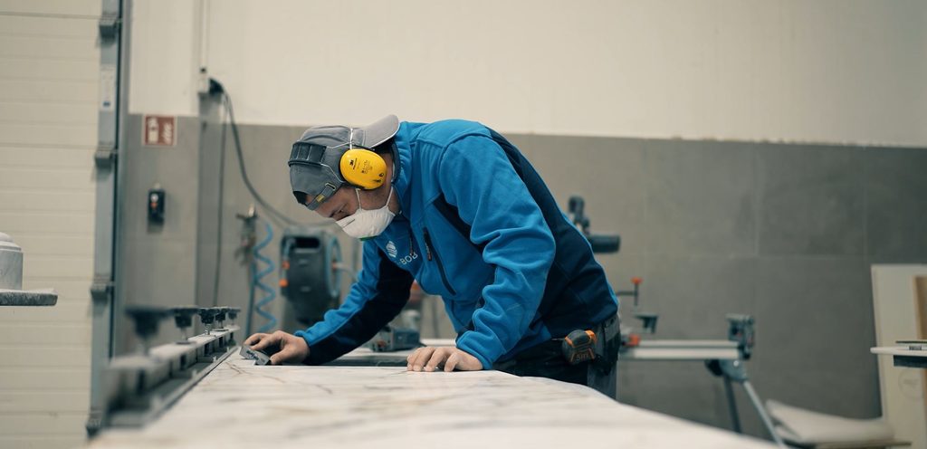 Zapewnienie BHP pracownikom to jeden z filarów MAR-BOB